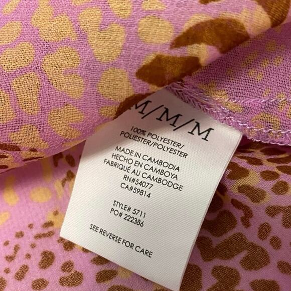 Cabi #5711 Minx Leopard Button-Down Blouse Flutter / Bell Sleeve Sheer Pink Sz M - Picture 4 of 9